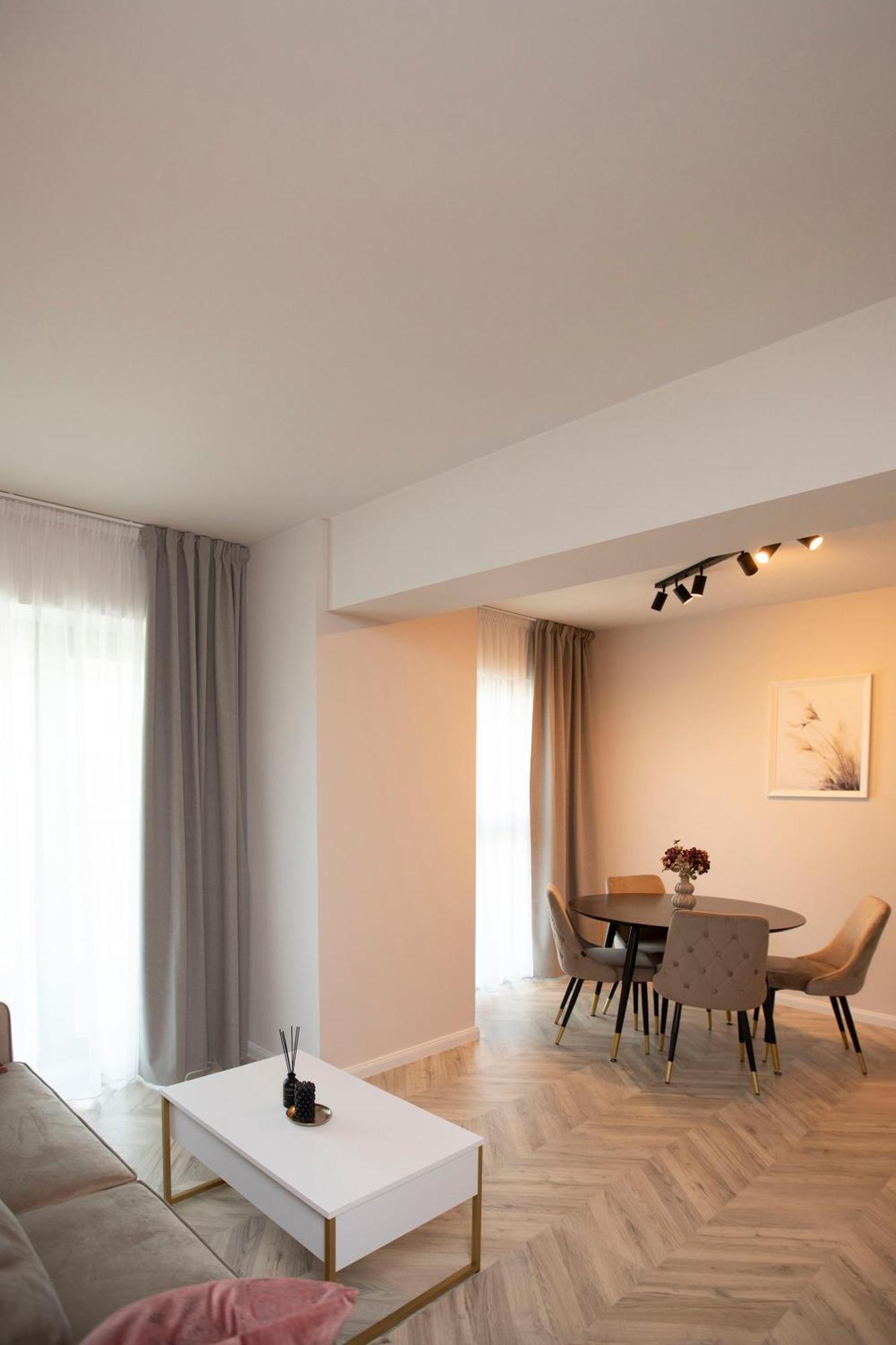 Boudoir 139 Apartments City Tower -18Th Floor Cluj-Napoca Buitenkant foto